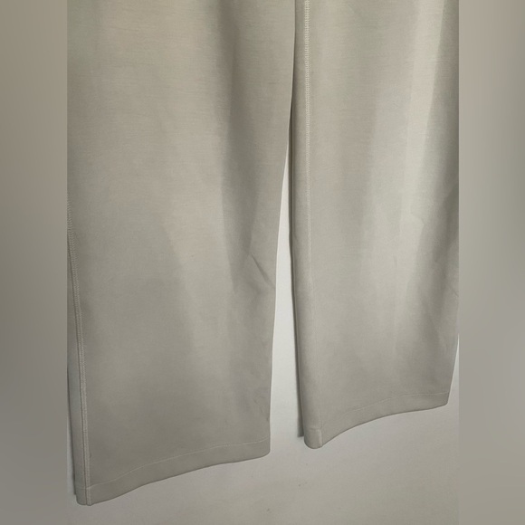 NEW Lululemon Softstreme High-Rise Pant Online Only
White Opal 10 W5EGTS - Picture 7 of 13